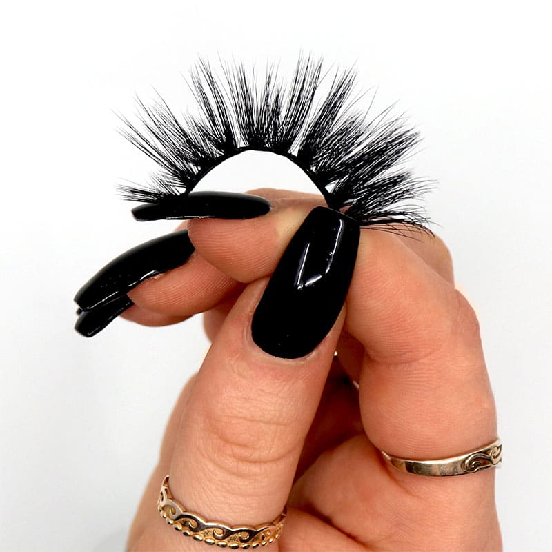 Daggers Eyelashes