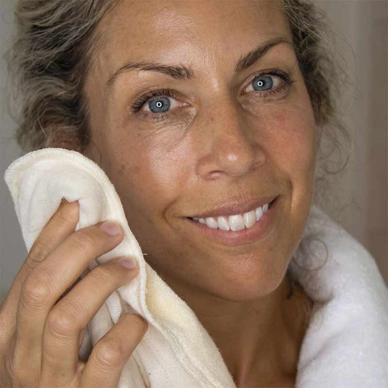 Facial Cleansing Cloth by Nunaia
